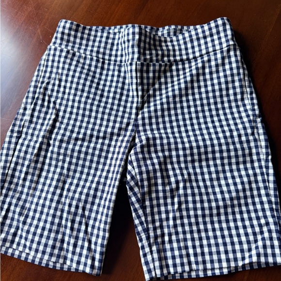 J.McLaughlin Navy/white shorts . EUC Size 8. 
15” waist 9” inseam. Back pockets - Picture 4 of 10